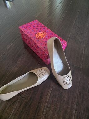 Tory Burch Beige Leather Logo Ballet Flats
